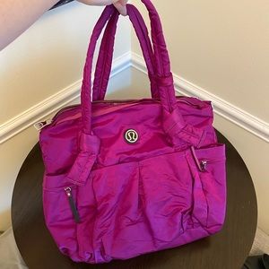 LULULEMON GYM BAG IN MAGENTA